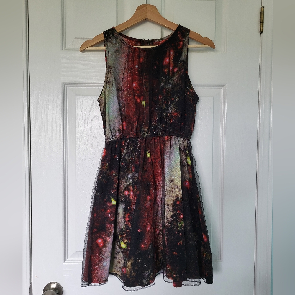 EUC Universe Print Sleeveless Dress Size 4